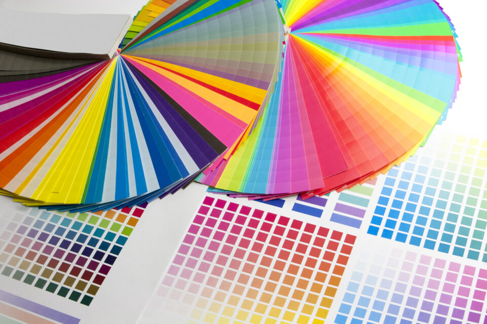 印刷業界のプロが解説！RGBとCMYK、色の秘密を徹底解剖！